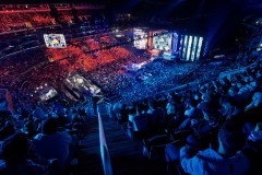 电竞圈BLG对TES焦点战：Knight耀眼表现与Kanavi打野对决